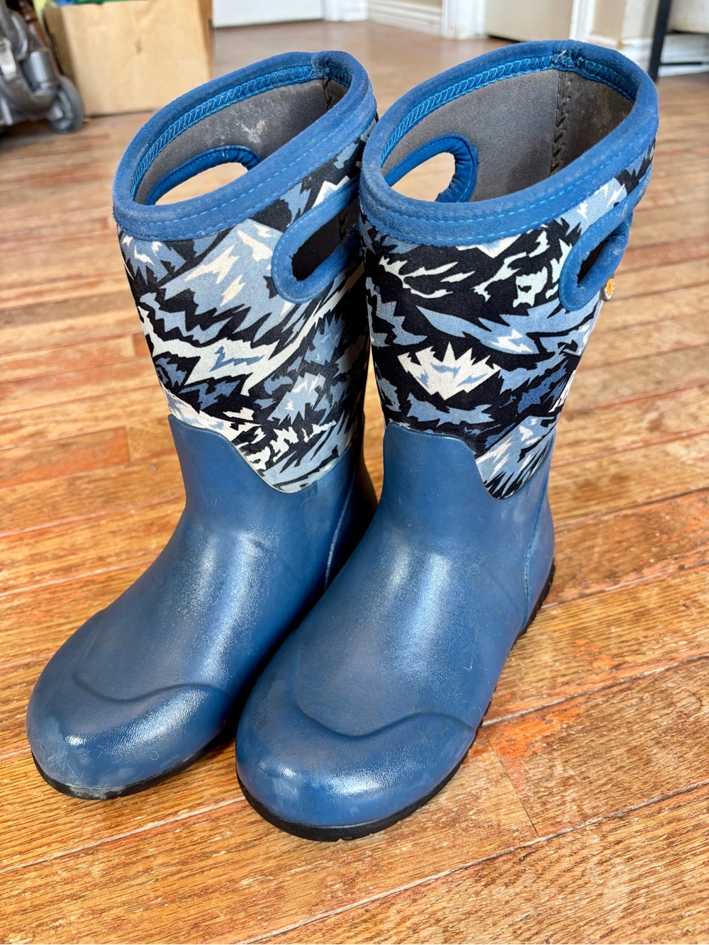 Bogs Youth Black and Blue Pull-On Rain Boots